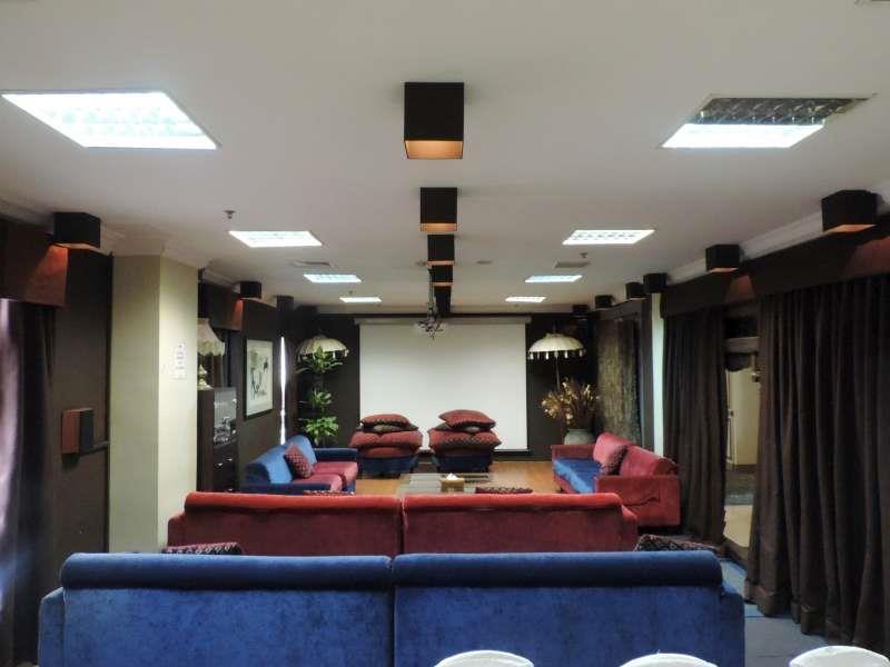 Roosseno Plaza Serviced *