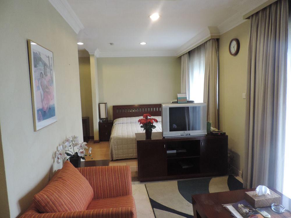 Roosseno Plaza Serviced